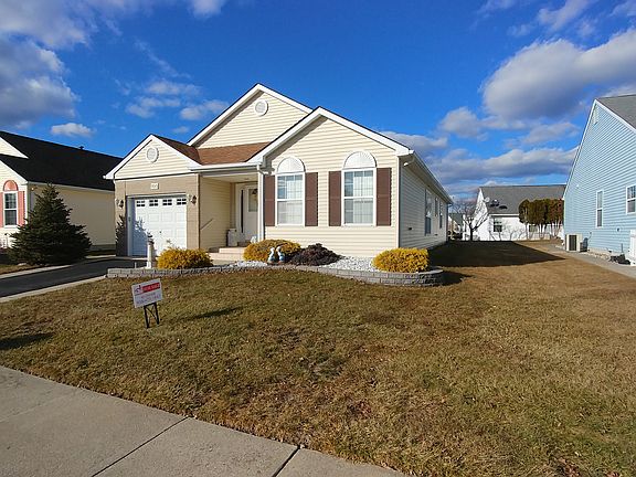4th image of 100 Portsmouth Dr