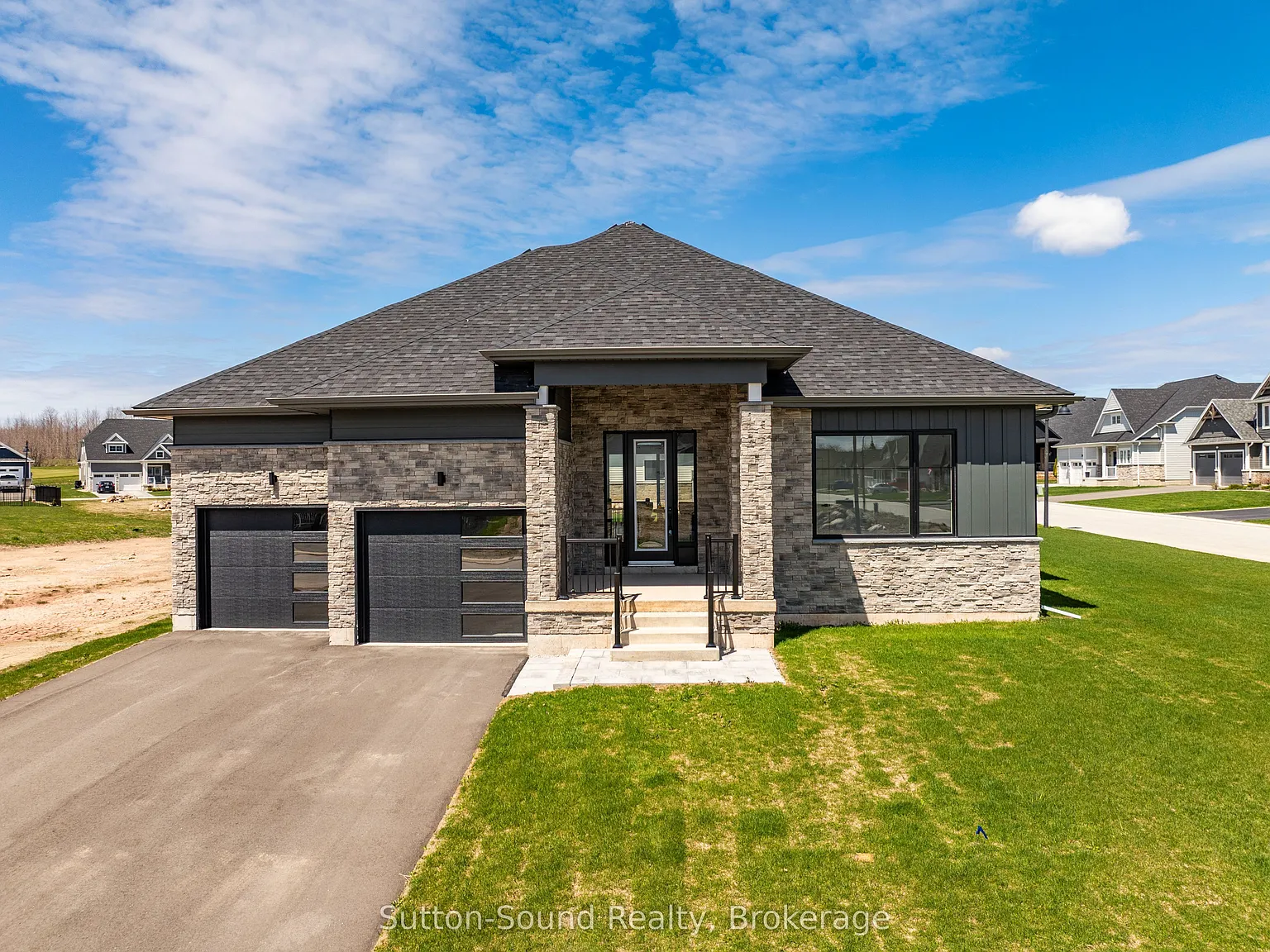 4 bed, $3,750 — Photo 1