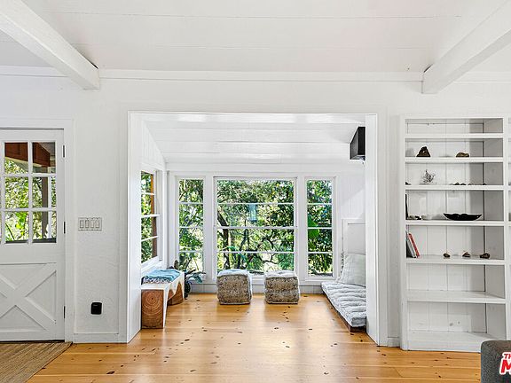 4th image of 21042 Entrada Rd