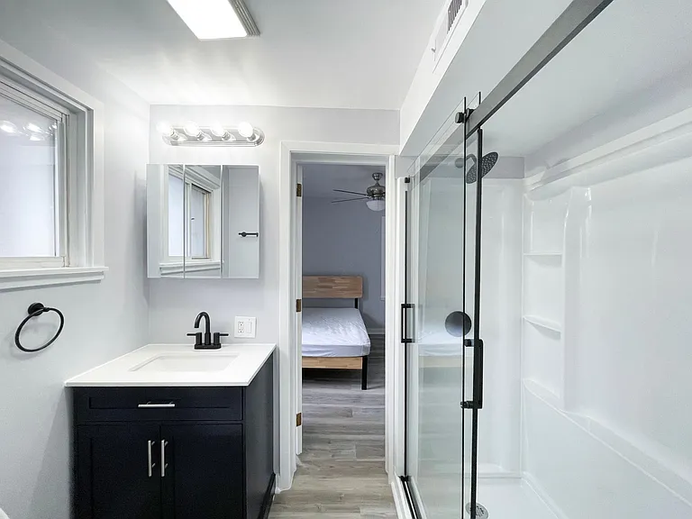 5735 Hobart St #3 — Photo 15