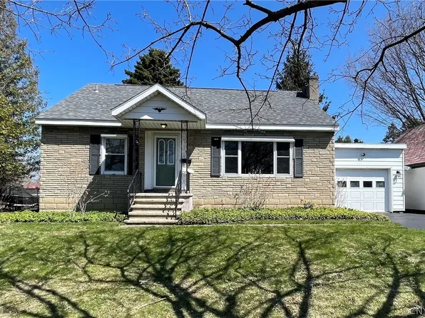 77 W 7th St, Oswego, NY 13126