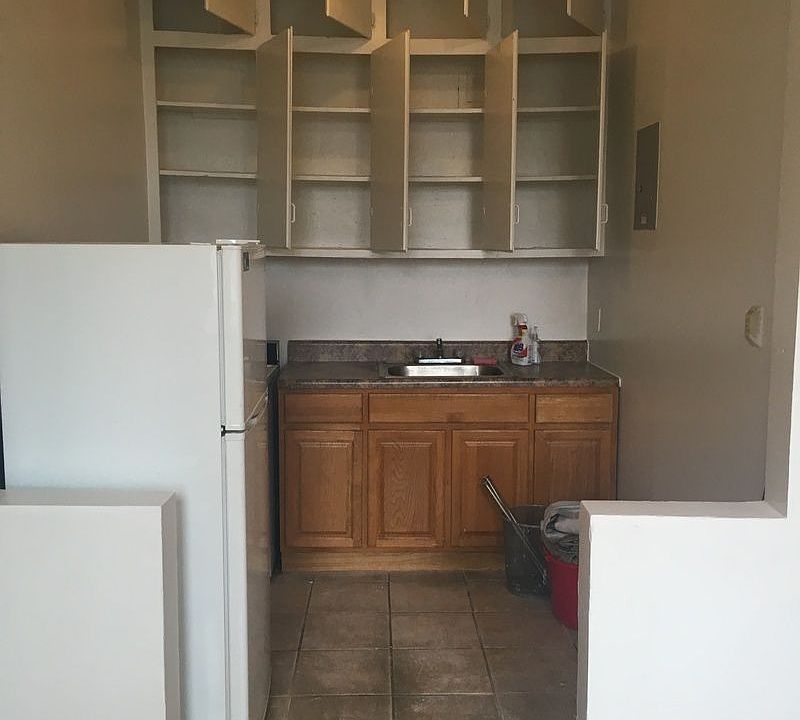 1st image of 2716 Hoyt Ave S APT 3R
