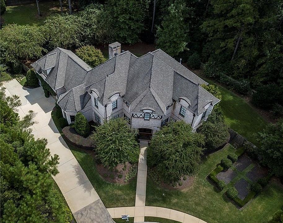 Stunning home located at 1165 Water Oak Circle Auburn Alabama!