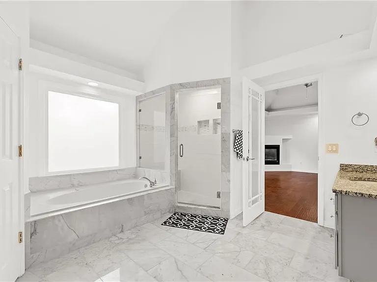 790 Milton Oaks Dr — Photo 36