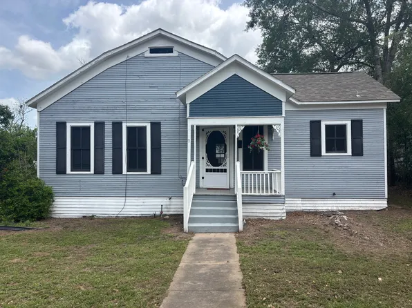 703 S Holland St, Bellville, TX 77418