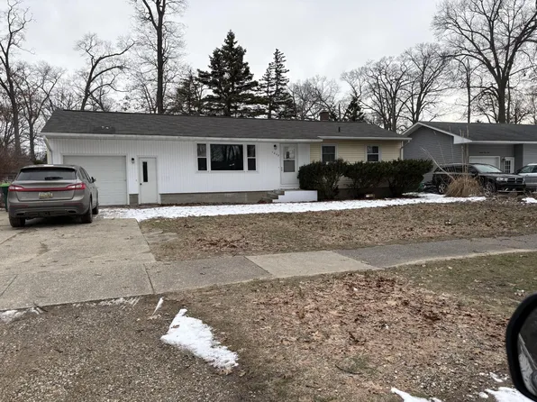 1629 Columbus Ave, Norton Shores, MI 49441