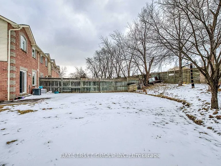 5045 Rundle Ct #UPPER — Photo 23