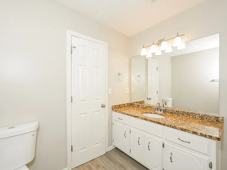 172 Williamsburg Way — Photo 11