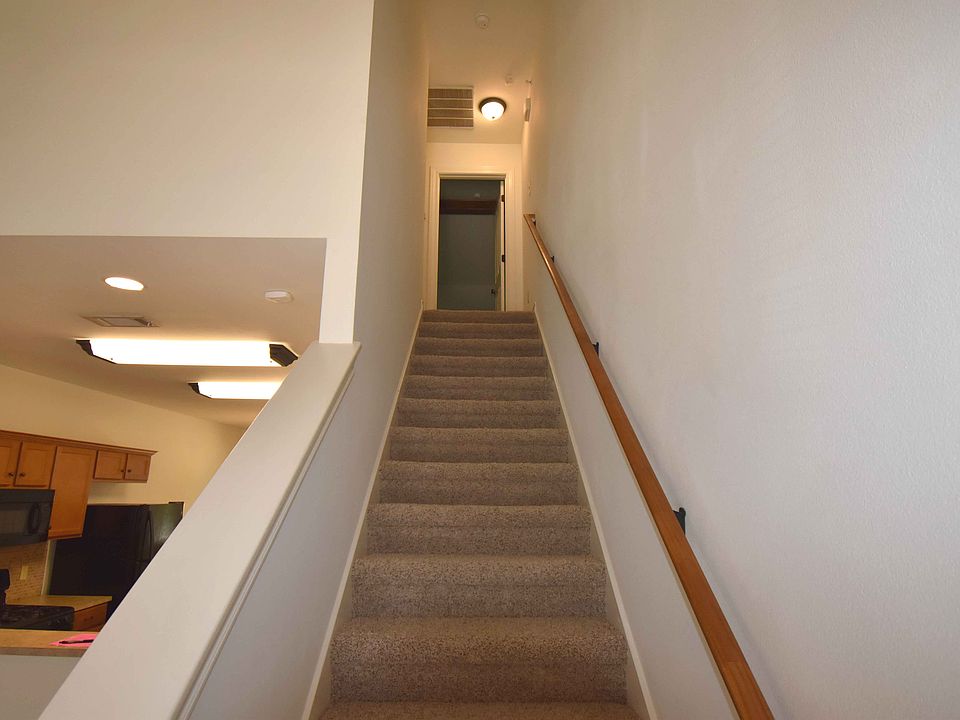 1st image of 113-15908 Windermere Dr #113