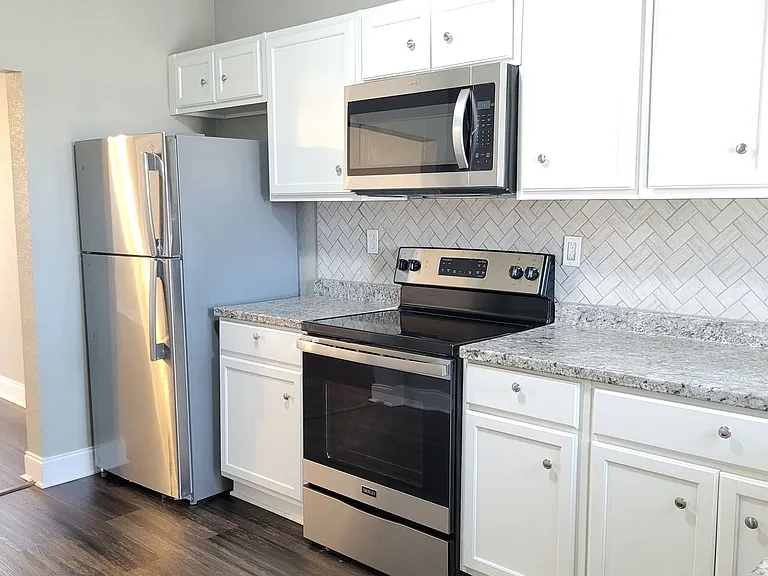 340 S 6th St — Photo 12