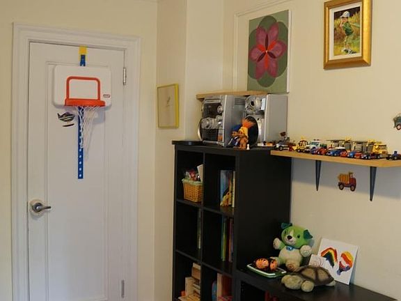 2nd image of 910 W End Ave APT 2E