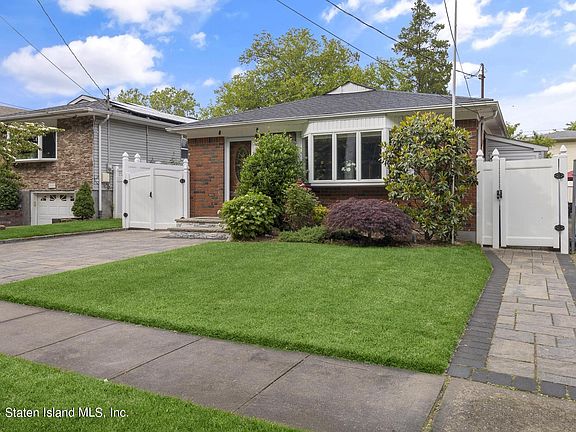 3rd image of 213 Currie Ave