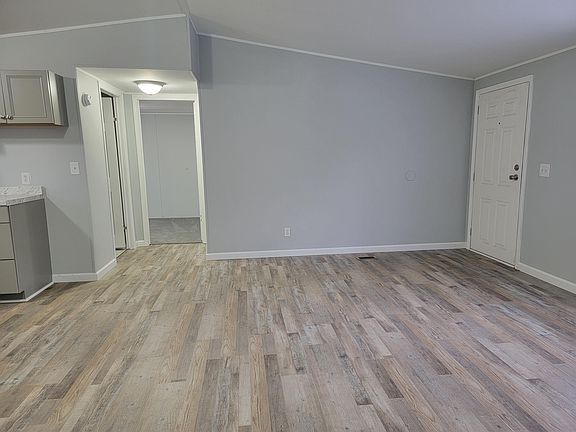 3rd image of 1356 Meadowland Dr