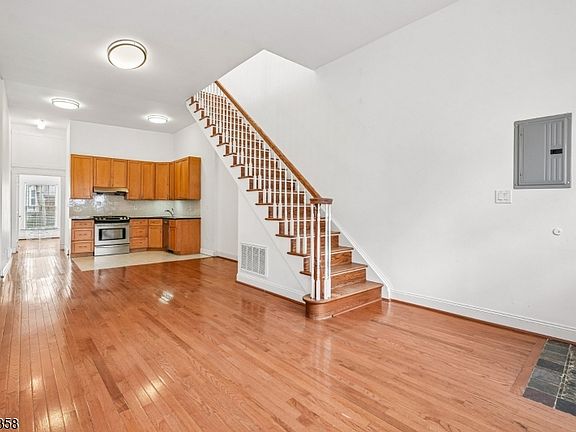 4th image of 90 A Hackensack Plk R
