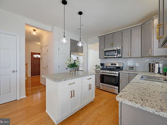 4th image of 10208 Running Brook Ln