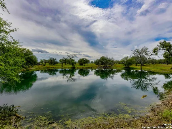 4978 county road 427, Pleasanton, TX 78064