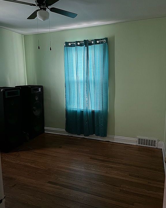 2nd image of 116 1st St
