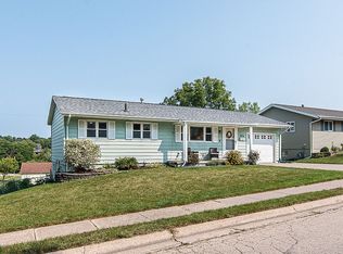 2674 Marywood Dr, Dubuque, IA 52001