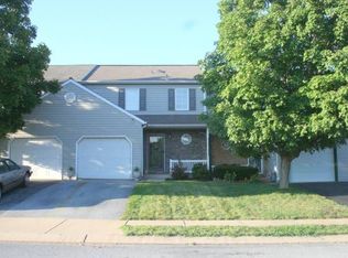 104 Parklawn Ct, Lancaster, PA 17601