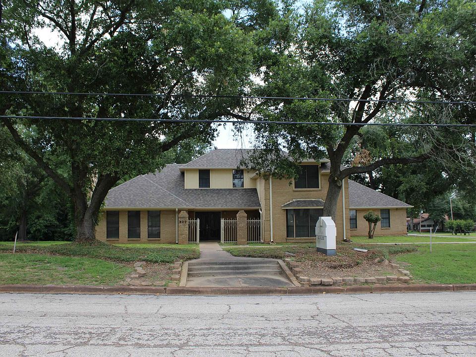 1st image of 822 College Ave