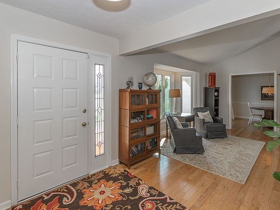 3rd image of 244 Yorkshire Cir