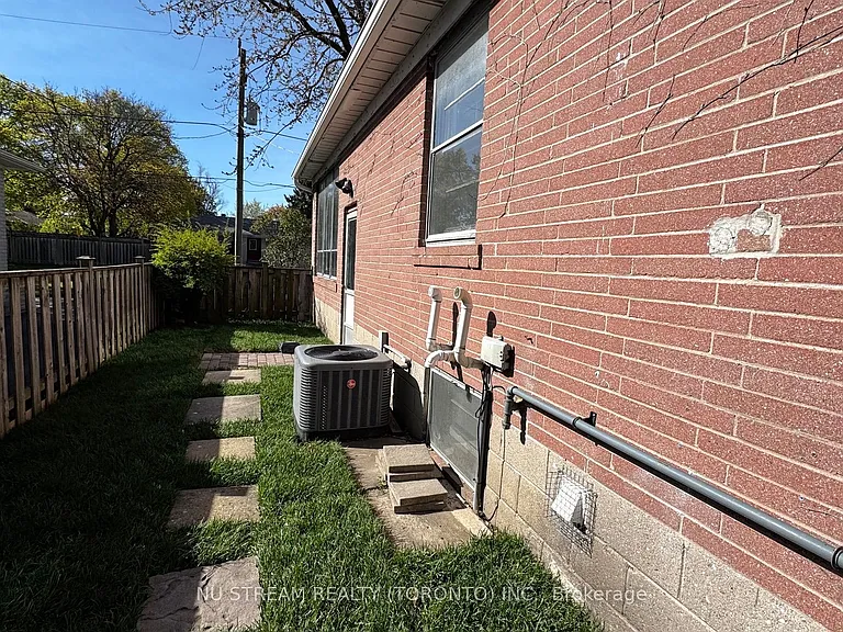 261 Essex Ave — Photo 22