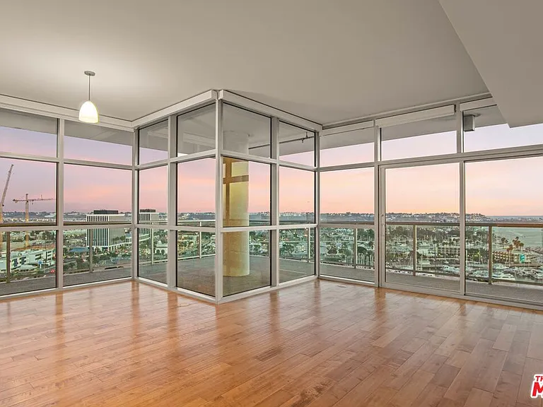 13700 Marina Pointe Dr #1801 — Photo 3