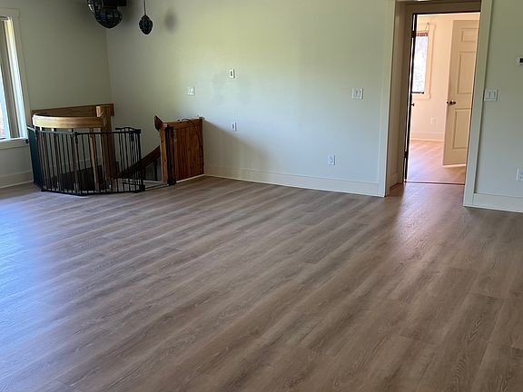 2nd image of 10425 9th Pl SE