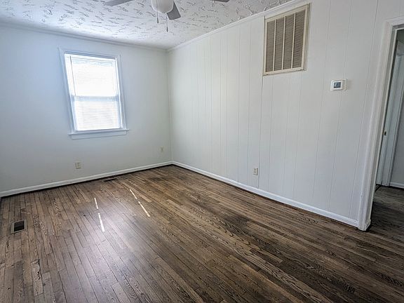 2nd image of 1442 Baylors Ln