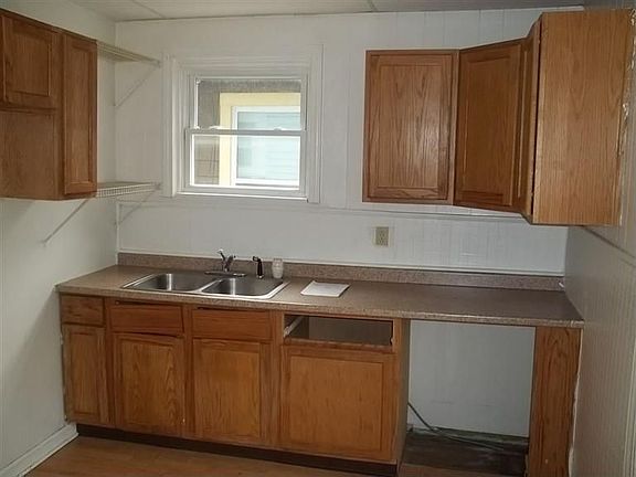 4th image of 1627 Gondert Ave