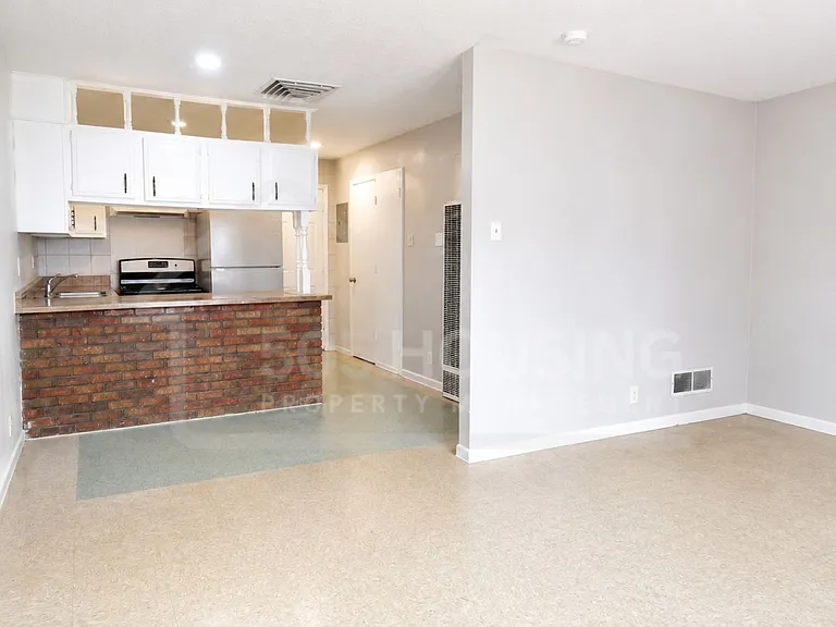 503 Pennsylvania St SE #10 — Photo 1