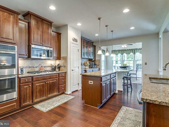 3rd image of 23889 Heather Meadow Dr