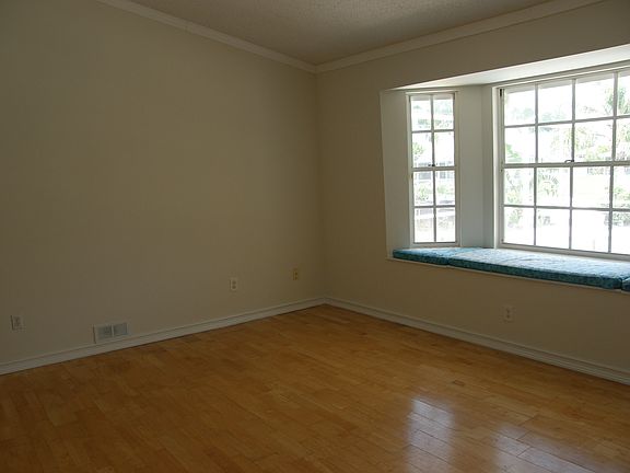 4th image of 154 NE Twylite Ter