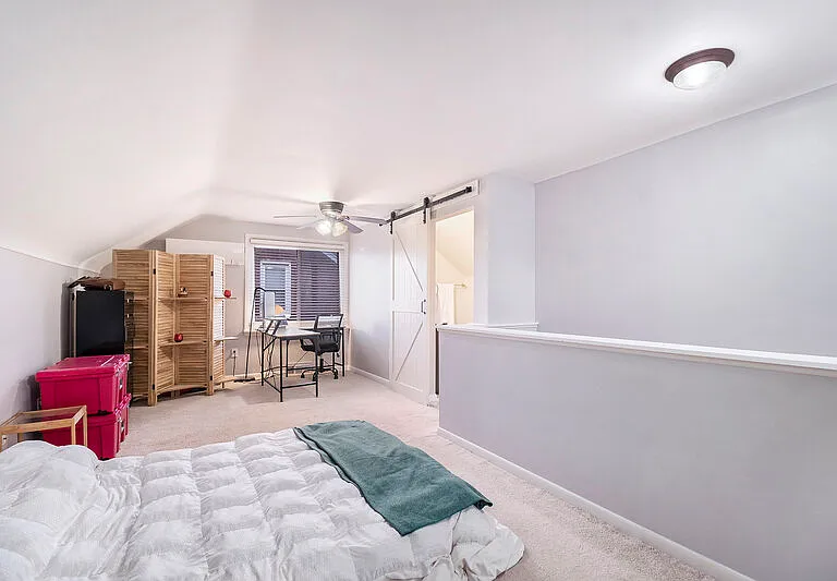 1218 E 4th St — Photo 10