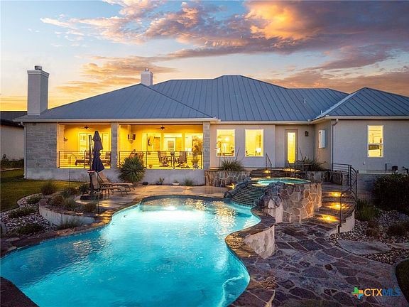 4th image of 371 River Cliff Pl