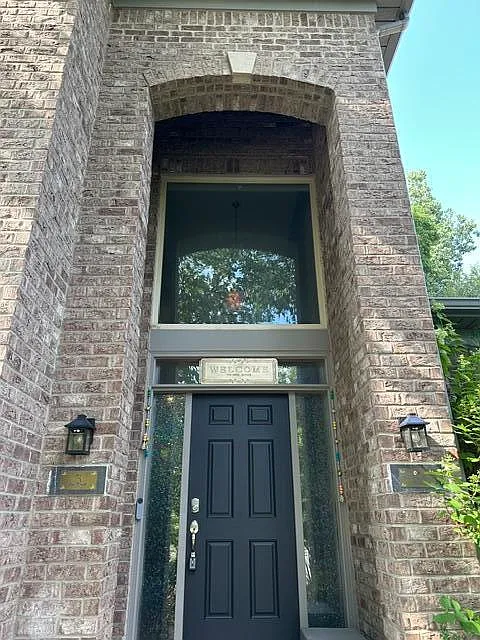 3 bed, 2.5 bath, 2358 sqft, $3,000 — Photo 2