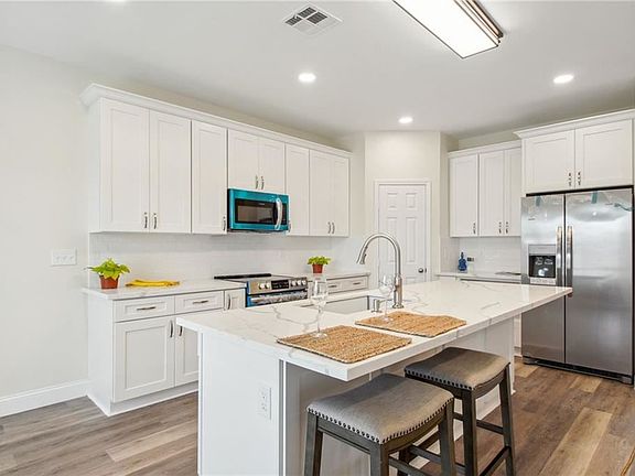 5th image of 216 Mission Ct