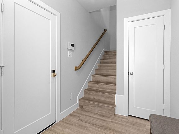 4th image of 454 S Centro Cir
