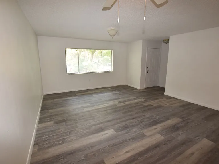 908 Sumter St — Photo 6