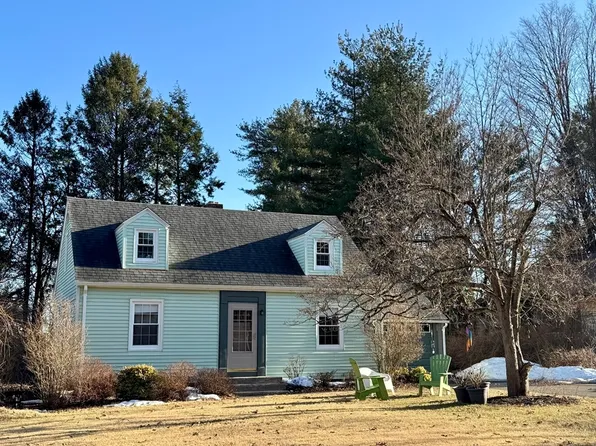 56 Memorial Dr, Amherst, MA 01002