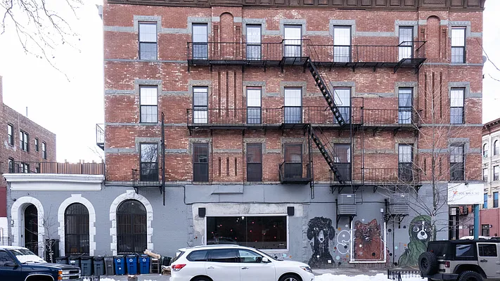 Rented by Nooklyn NYC LLC | media 9