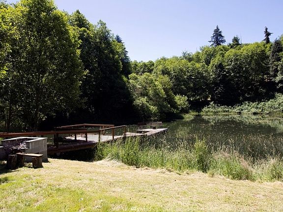 3rd image of 189 Trout Lakes Rd