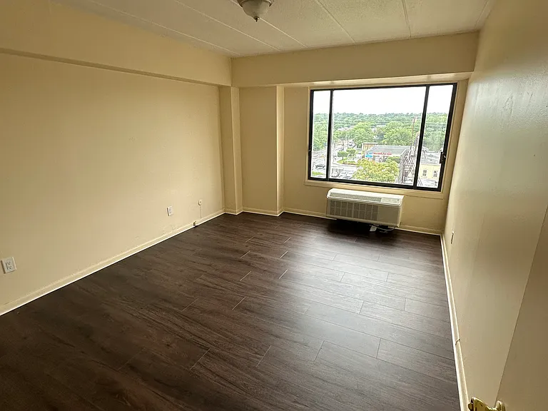 417-419 Main St #6D — Photo 3