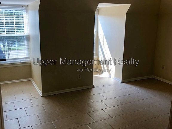 4th image of 818 Moss St APT 302