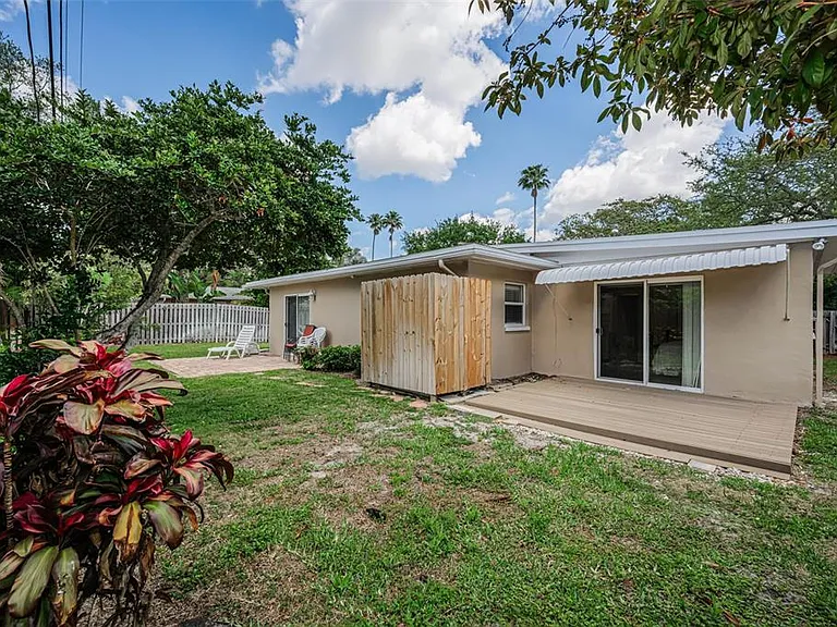253 Park Cir S — Photo 33