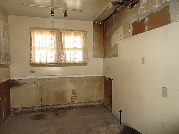 3rd image of 534 N Poplar St