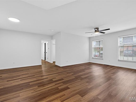 3rd image of 4351 Chateau De Ville Dr APT D