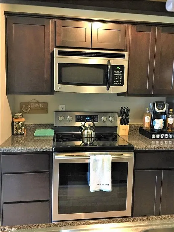 2 bed, 975 sqft, $1,400 — Photo 2