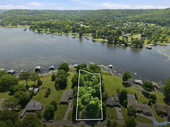 3809 Meadow Wood Cir, Guntersville, AL 35976