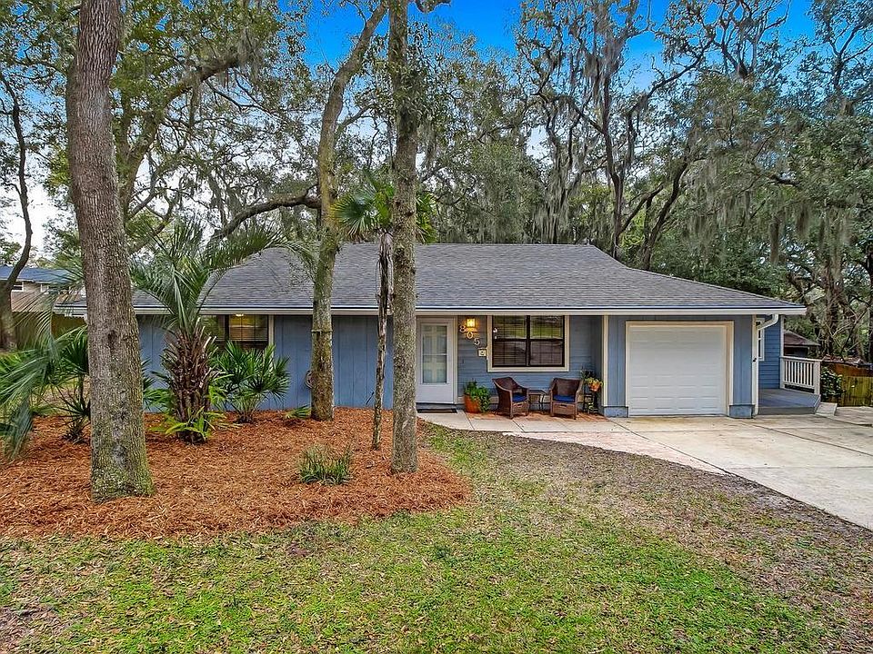 1st image of 805 Amelia Cir